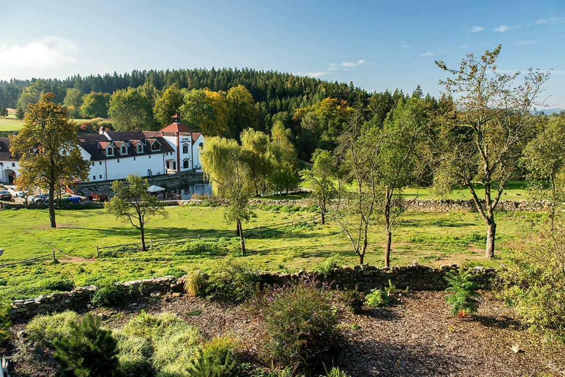 Wellness Hotel Svachovka Mirkovice ภายนอก รูปภาพ